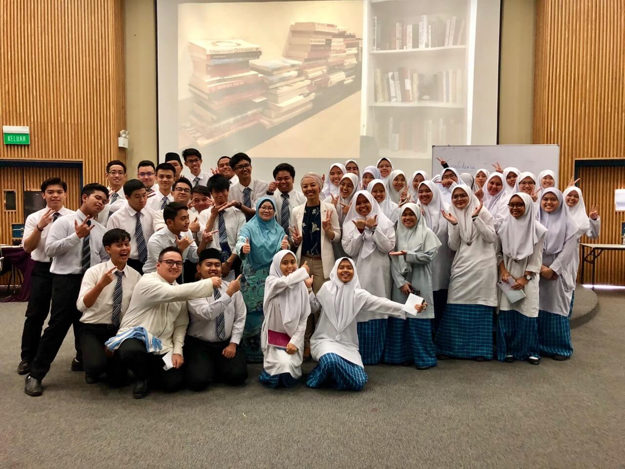Group photo of Noor Affizan with students